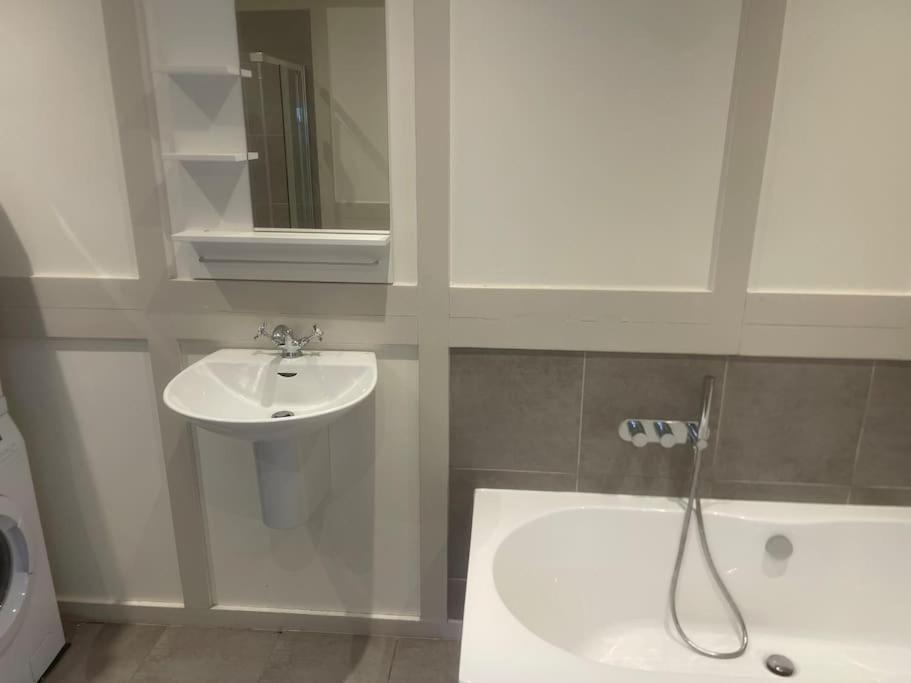 Spacious 2 Bedroom Apartment In The Heart Of Soho. Londra Dış mekan fotoğraf