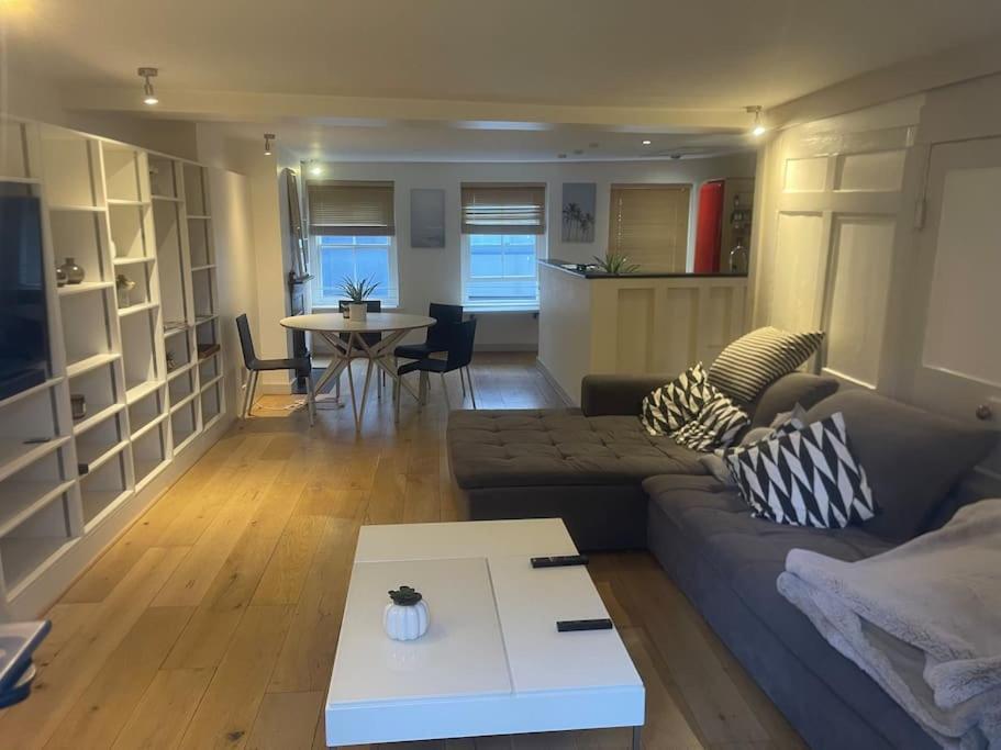 Spacious 2 Bedroom Apartment In The Heart Of Soho. Londra Dış mekan fotoğraf