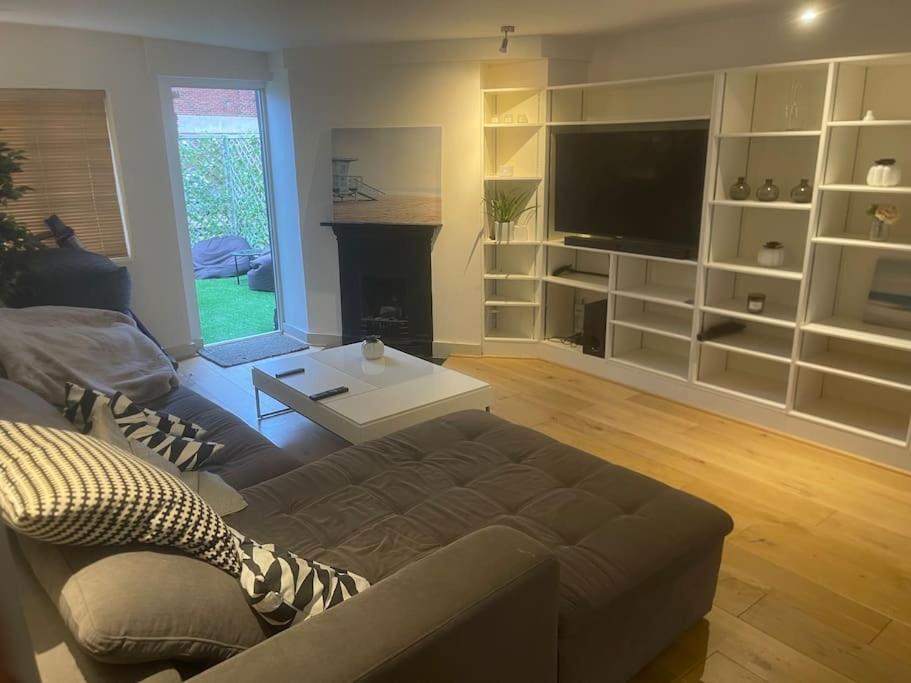 Spacious 2 Bedroom Apartment In The Heart Of Soho. Londra Dış mekan fotoğraf